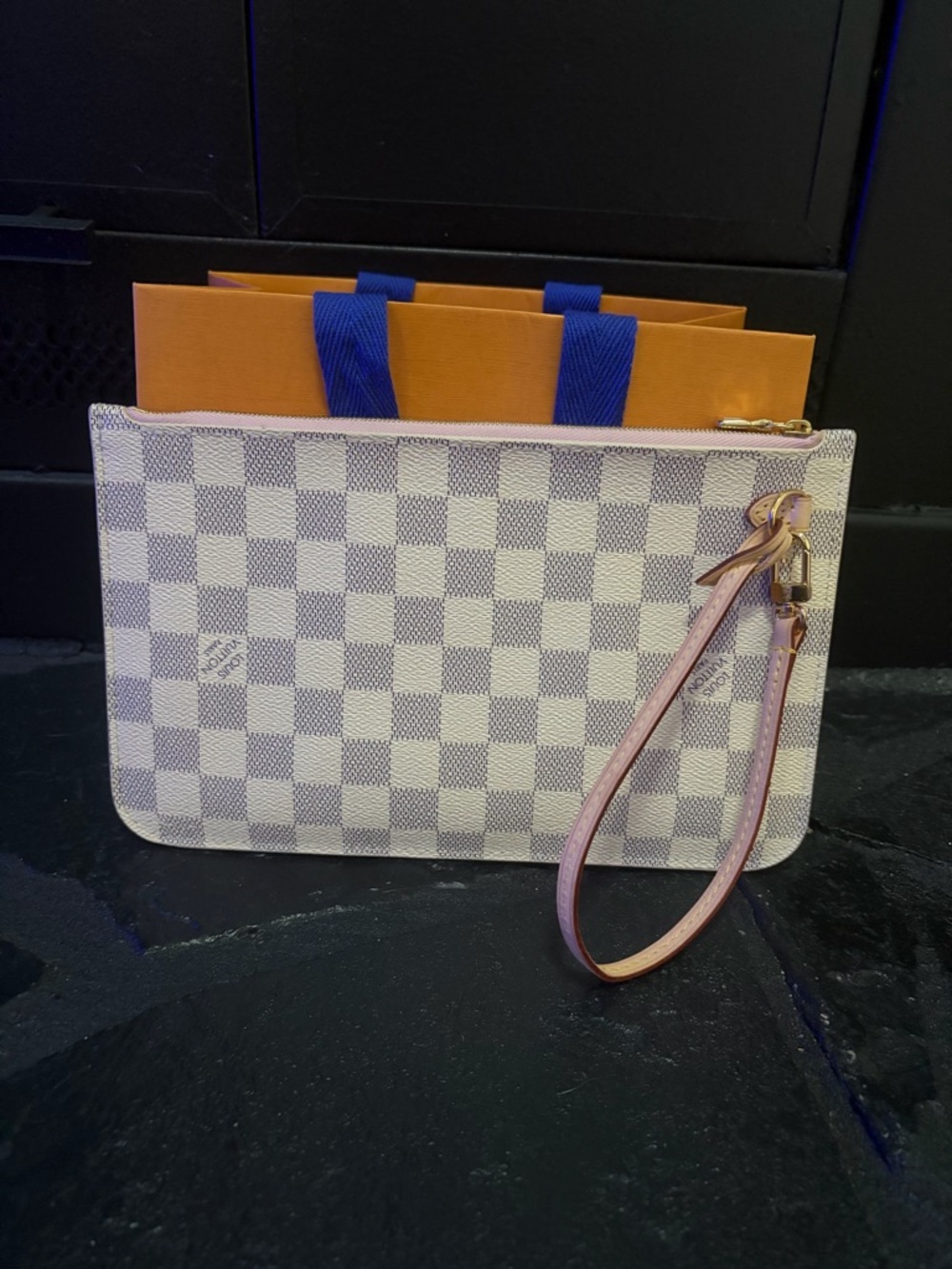Authentic Louis Vuitton Damier
Azur Neverfull GM NM Rose Ballerina Pouchette